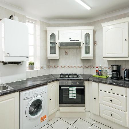 Private Double Room Shared Bathroom Near City Centre Лондон Екстериор снимка