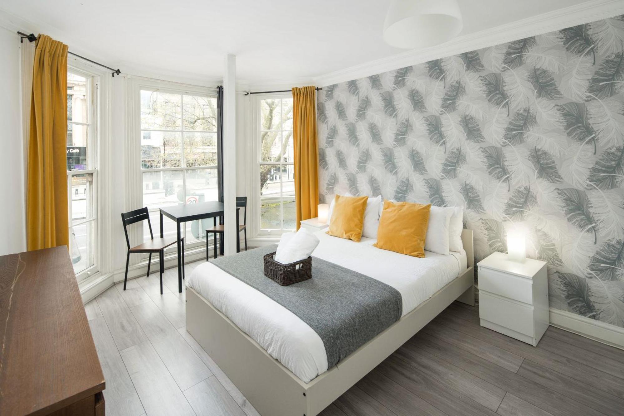 Private Double Room Shared Bathroom Near City Centre Лондон Екстериор снимка