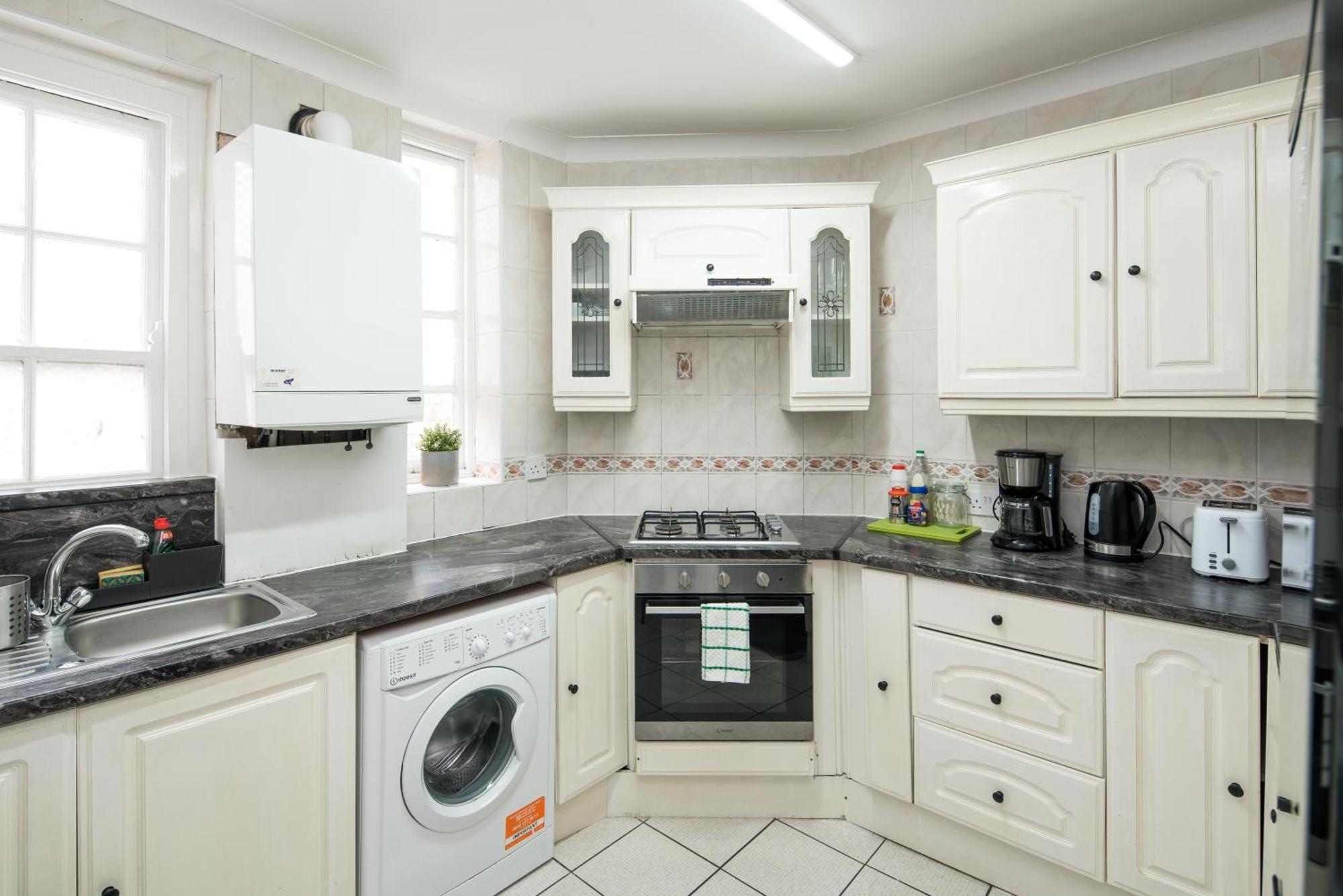 Private Double Room Shared Bathroom Near City Centre Лондон Екстериор снимка