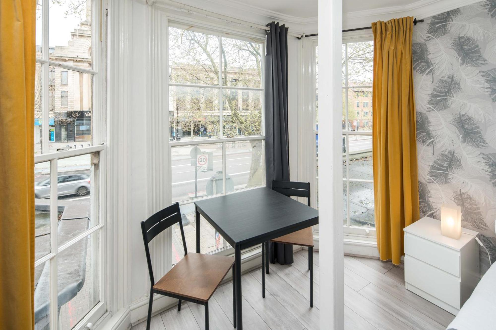 Private Double Room Shared Bathroom Near City Centre Лондон Екстериор снимка