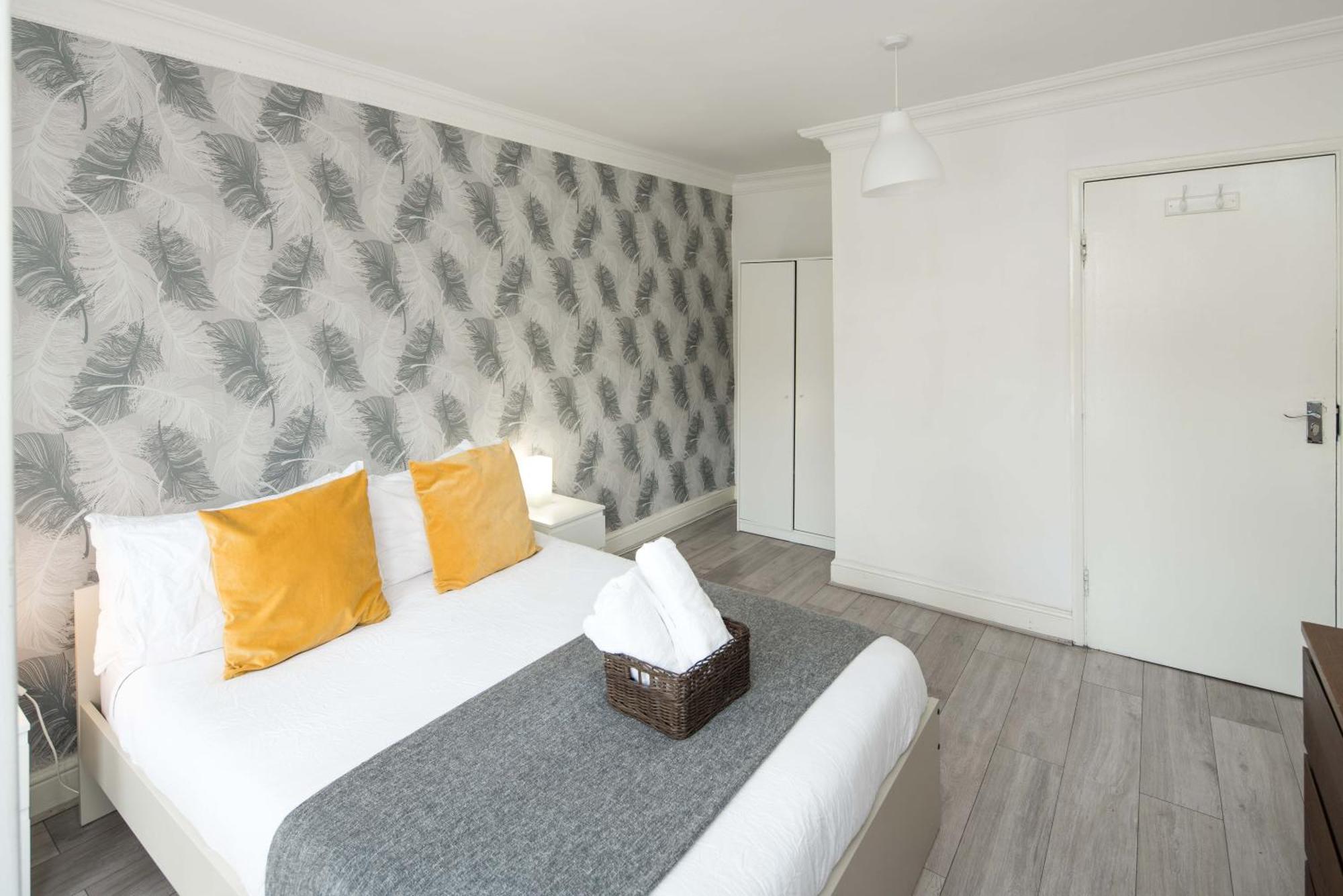 Private Double Room Shared Bathroom Near City Centre Лондон Екстериор снимка